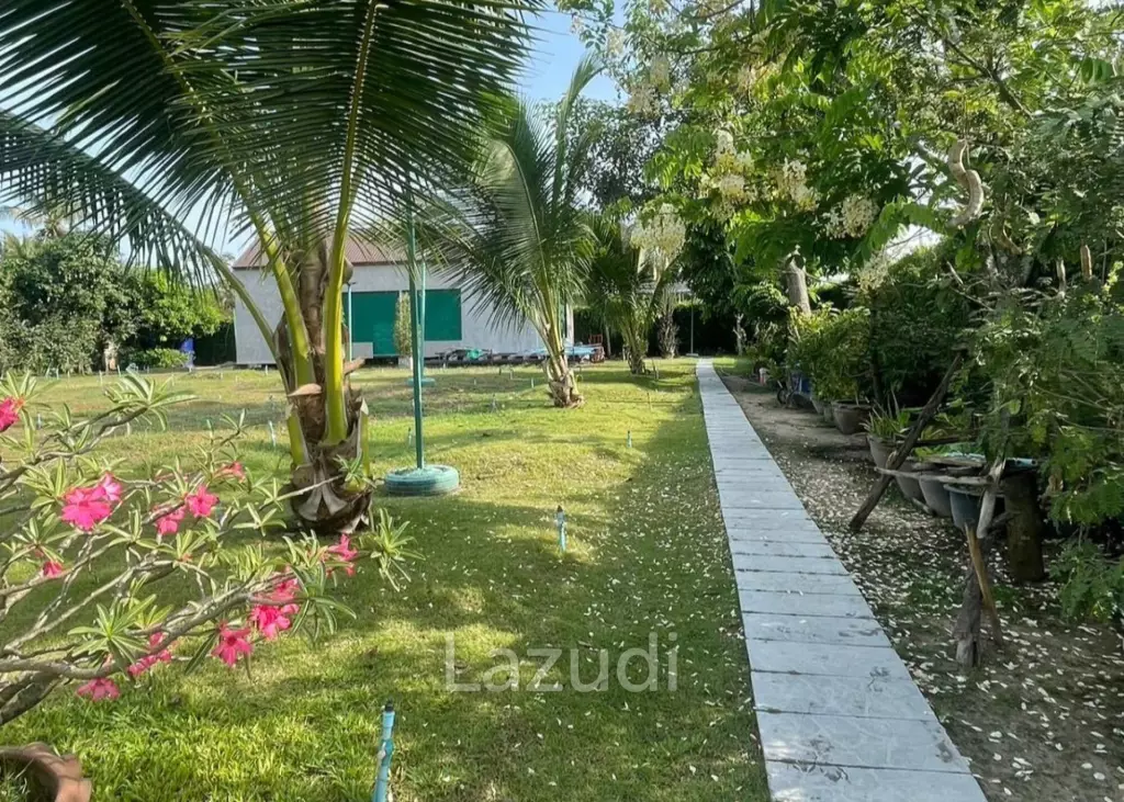 580 sqm modern villa with vast gardens in Hua Hin
