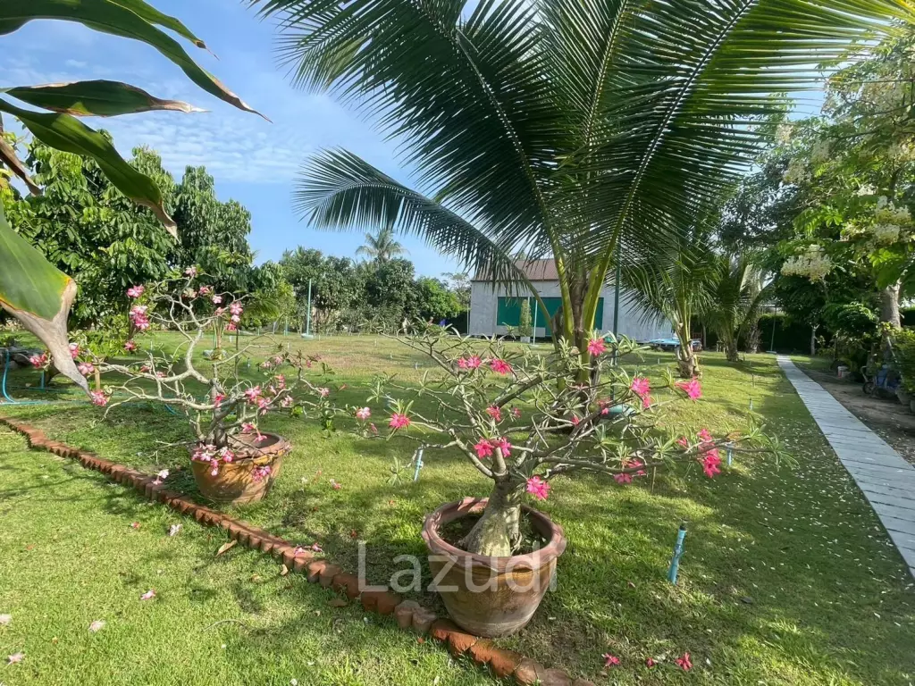 580 sqm modern villa with vast gardens in Hua Hin