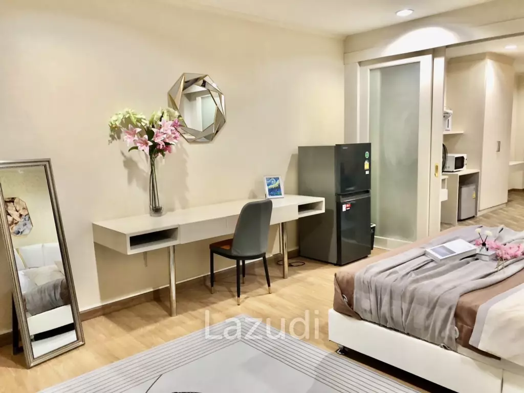 Spacious 1-Bedroom Condo in Baan Klang Hua Hin