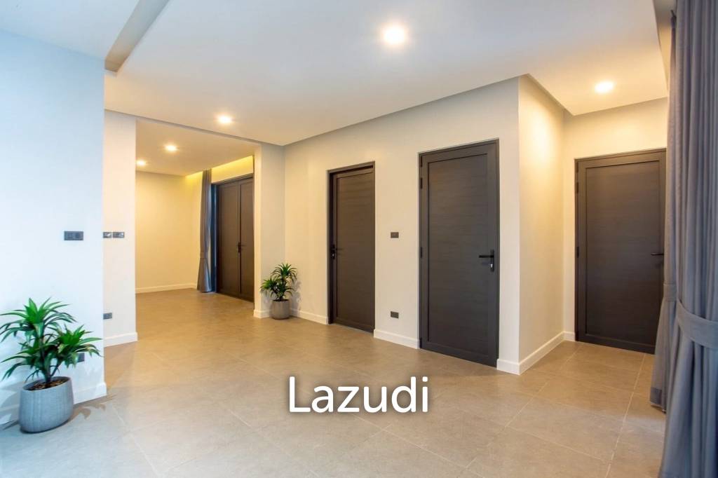 THE PINE VILLA : Luxury 4 bed pool villa close to town and beaches