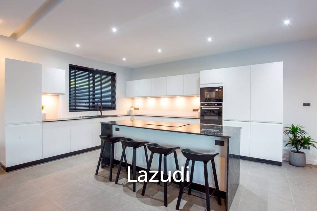 THE PINE VILLA : Luxury 4 bed pool villa close to town and beaches