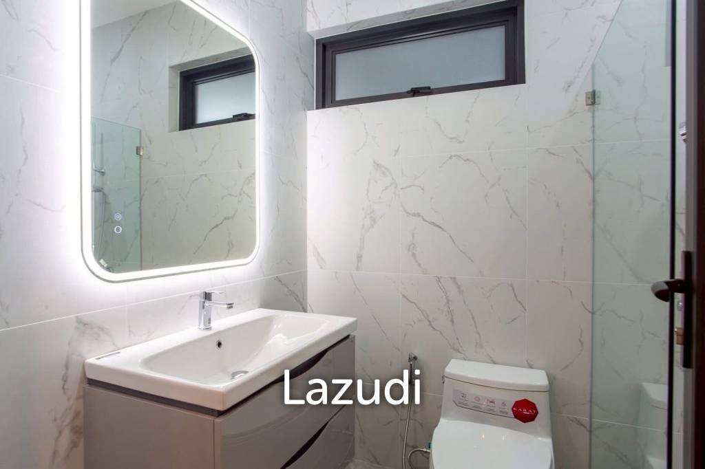 THE PINE VILLA : Luxury 4 bed pool villa close to town and beaches