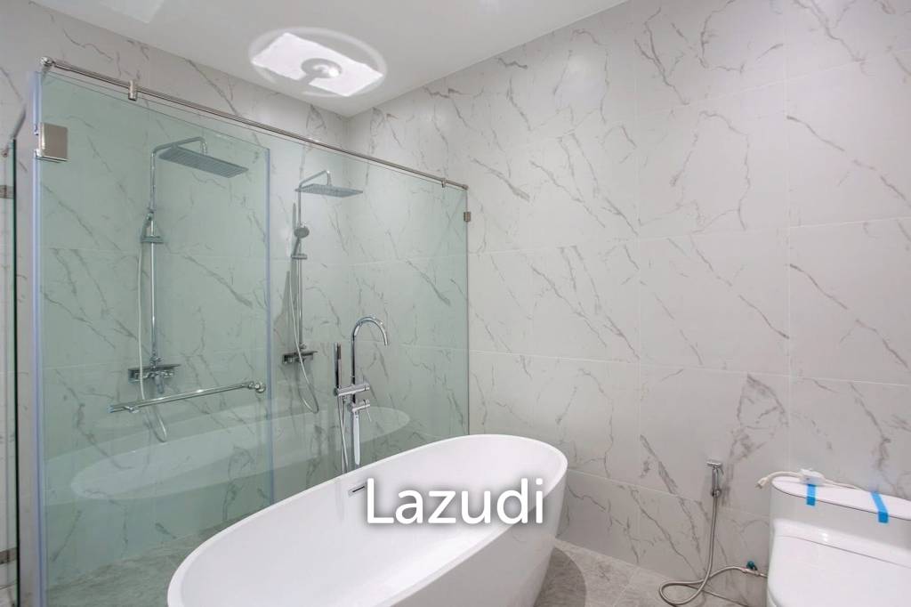 THE PINE VILLA : Luxury 4 bed pool villa close to town and beaches