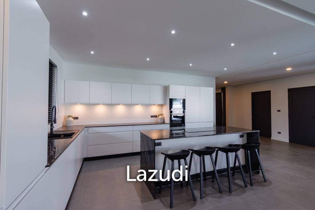 THE PINE VILLA : Luxury 4 bed pool villa close to town and beaches