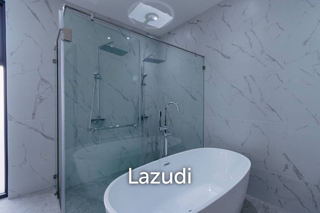 THE PINE VILLA : Luxury 4 bed pool villa close to town and beaches