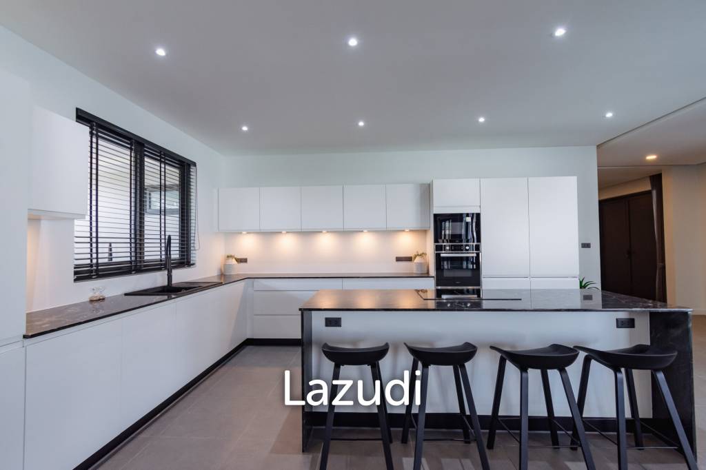 THE PINE VILLA : Luxury 4 bed pool villa close to town and beaches