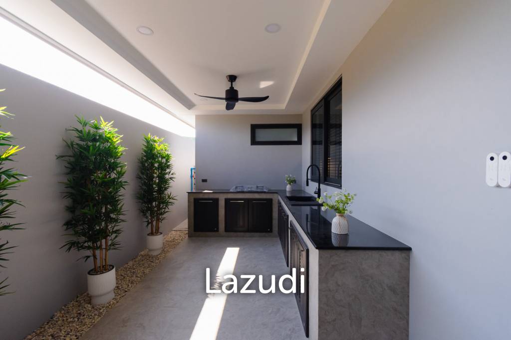 THE PINE VILLA : Luxury 4 bed pool villa close to town and beaches