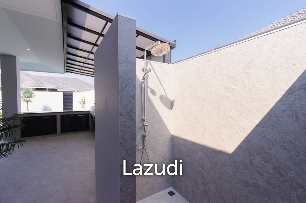 THE PINE VILLA : Luxury 4 bed pool villa close to town and beaches
