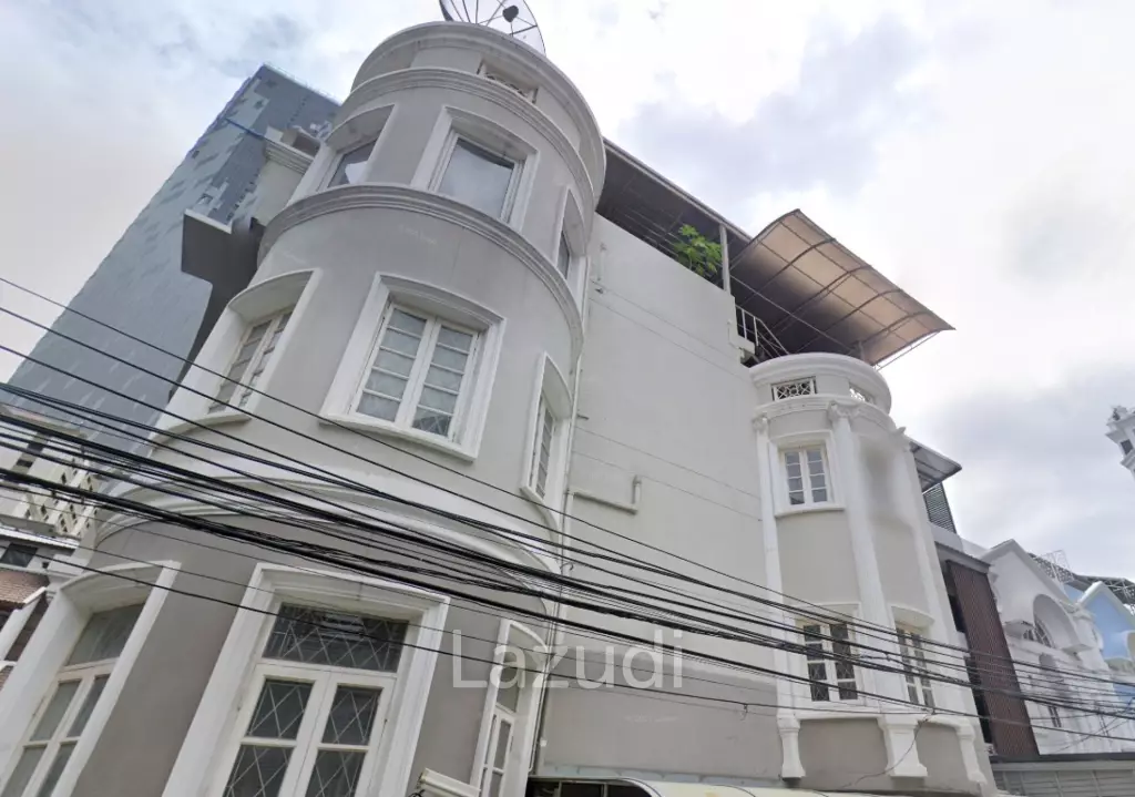 5 Bedroom 5 Bathroom 400 Sq.m Townhome Soi Langsuan
