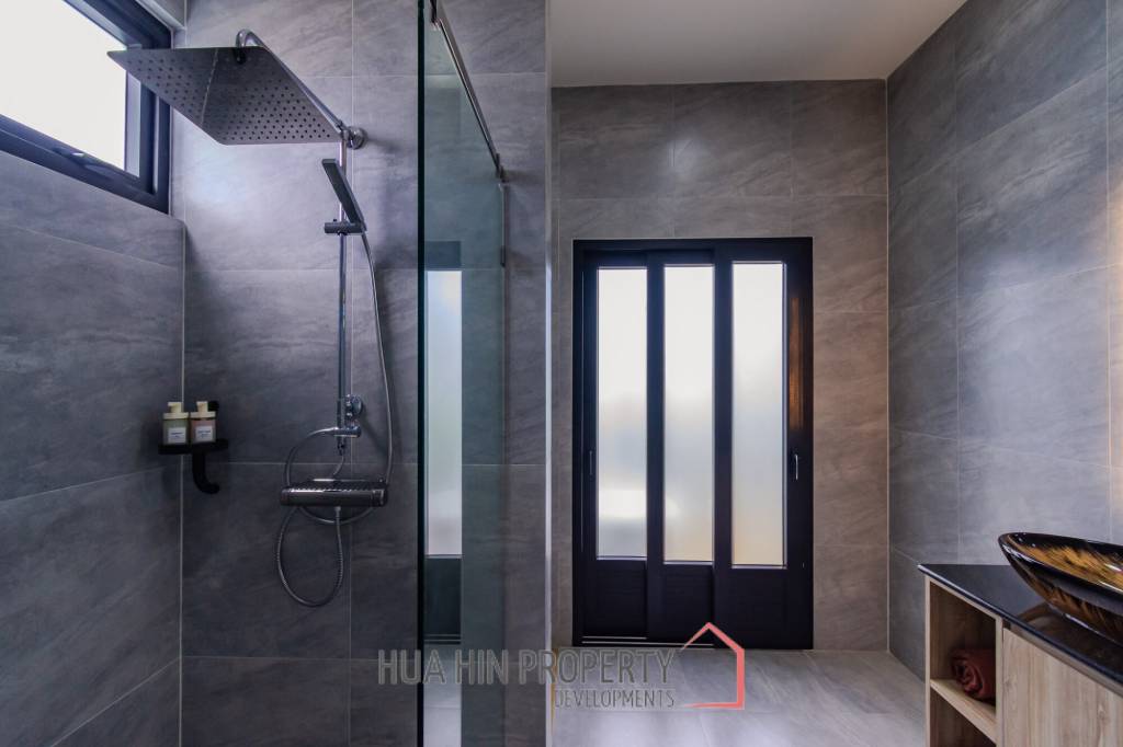 220 sqm pool villa in Hin Lek Fai Hua Hin – modern 3 bed home