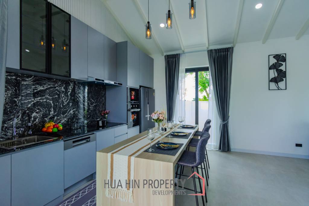 220 sqm pool villa in Hin Lek Fai Hua Hin – modern 3 bed home