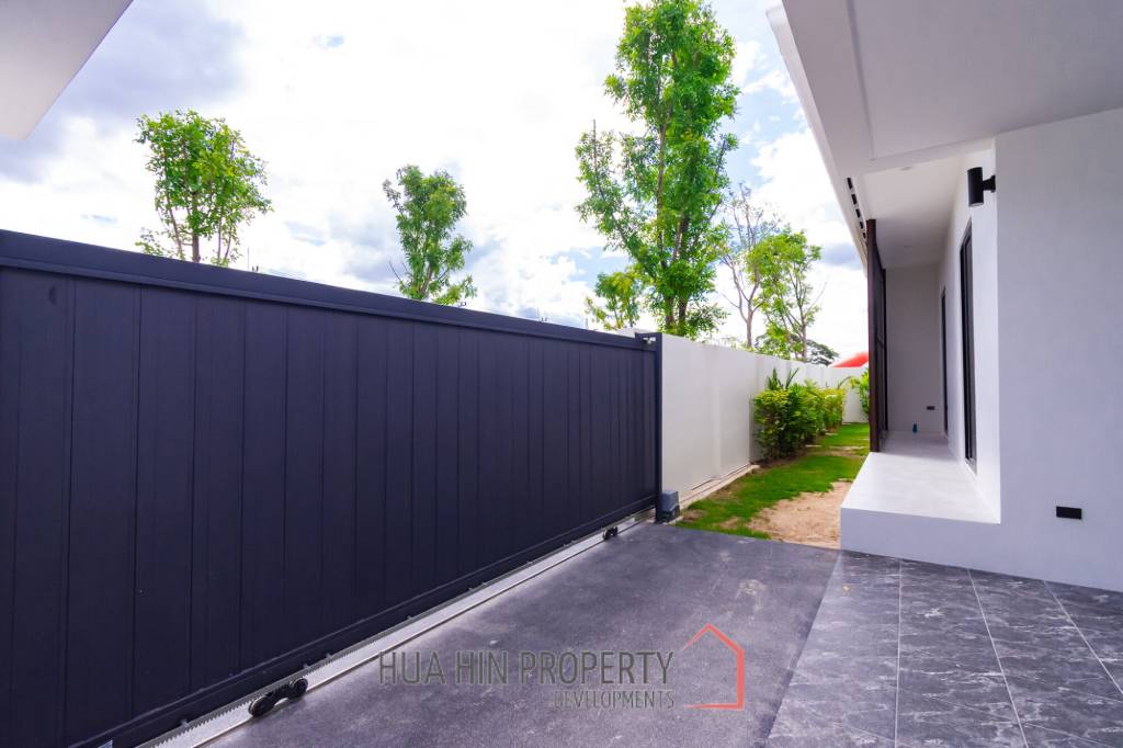 220 sqm pool villa in Hin Lek Fai Hua Hin – modern 3 bed home