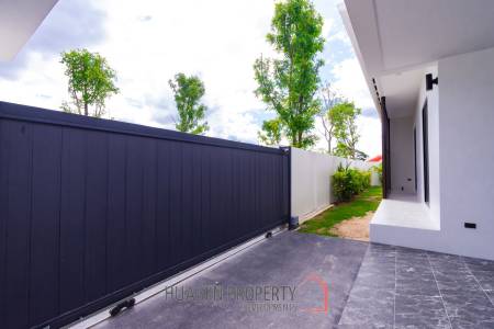 220 sqm pool villa in Hin Lek Fai Hua Hin – modern 3 bed home
