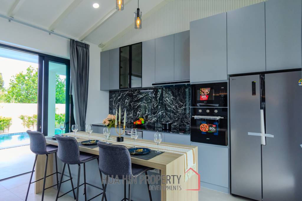 220 sqm pool villa in Hin Lek Fai Hua Hin – modern 3 bed home