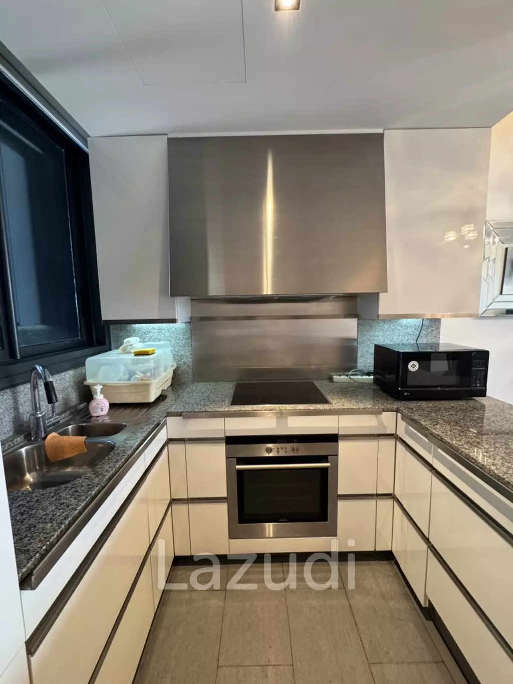 2 Bedroom 2 Bathroom 94 Sq.m The Met