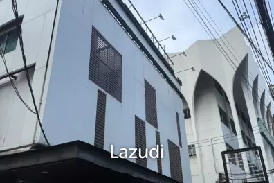 Building for rent on Main Sathorn Road