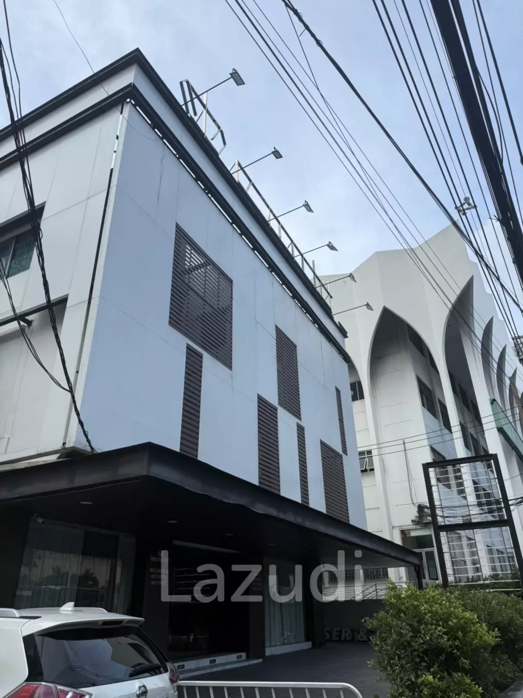 Building for rent on Main Sathorn Road