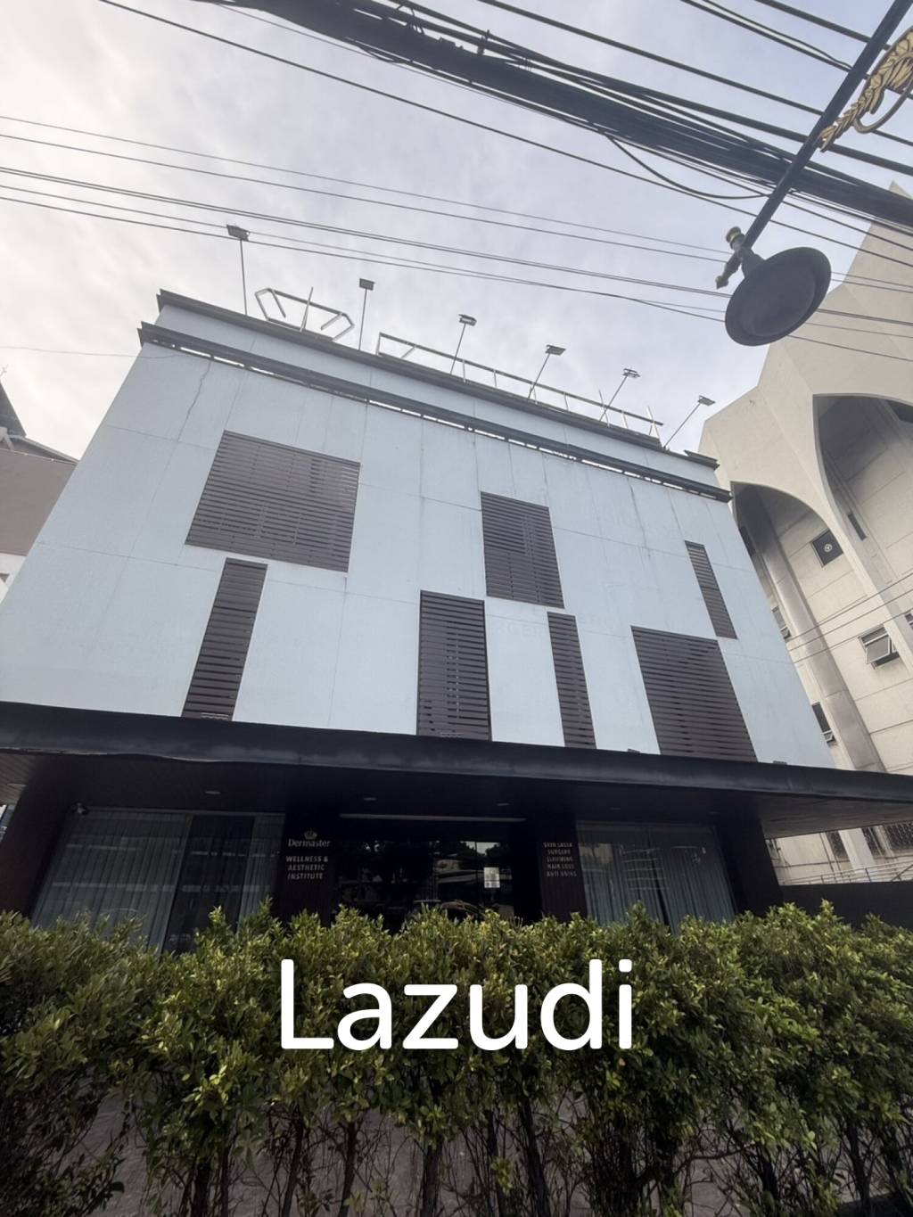 Building for rent on Main Sathorn Road