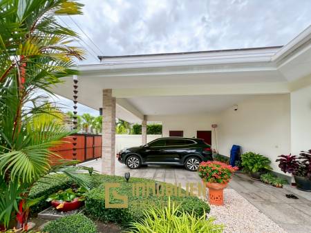 Terrain de 700 m² / cuisine extérieure / système solaire de 5 kW