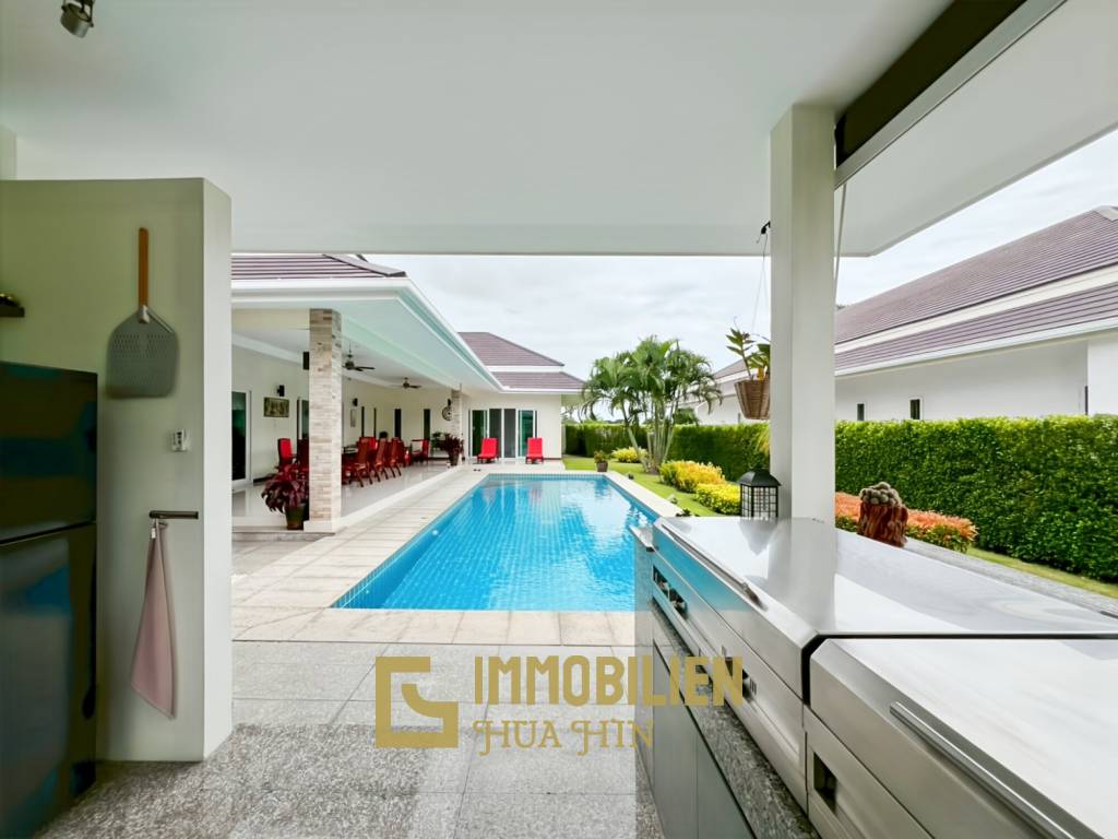 Terrain de 700 m² / cuisine extérieure / système solaire de 5 kW