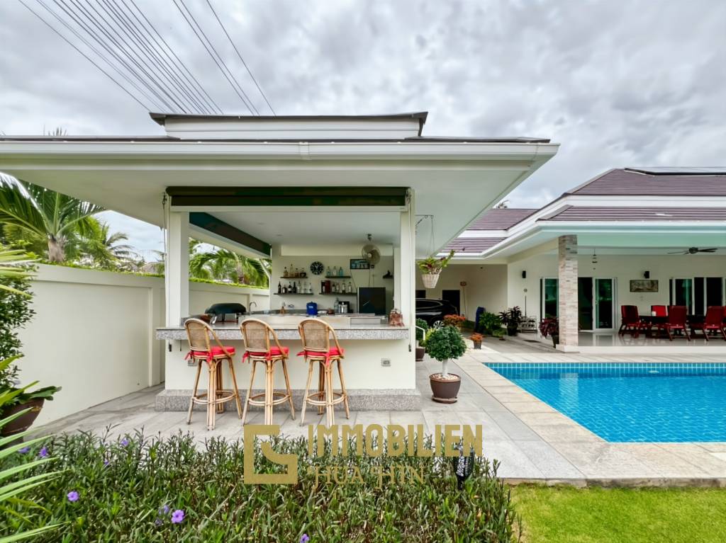 Terrain de 700 m² / cuisine extérieure / système solaire de 5 kW