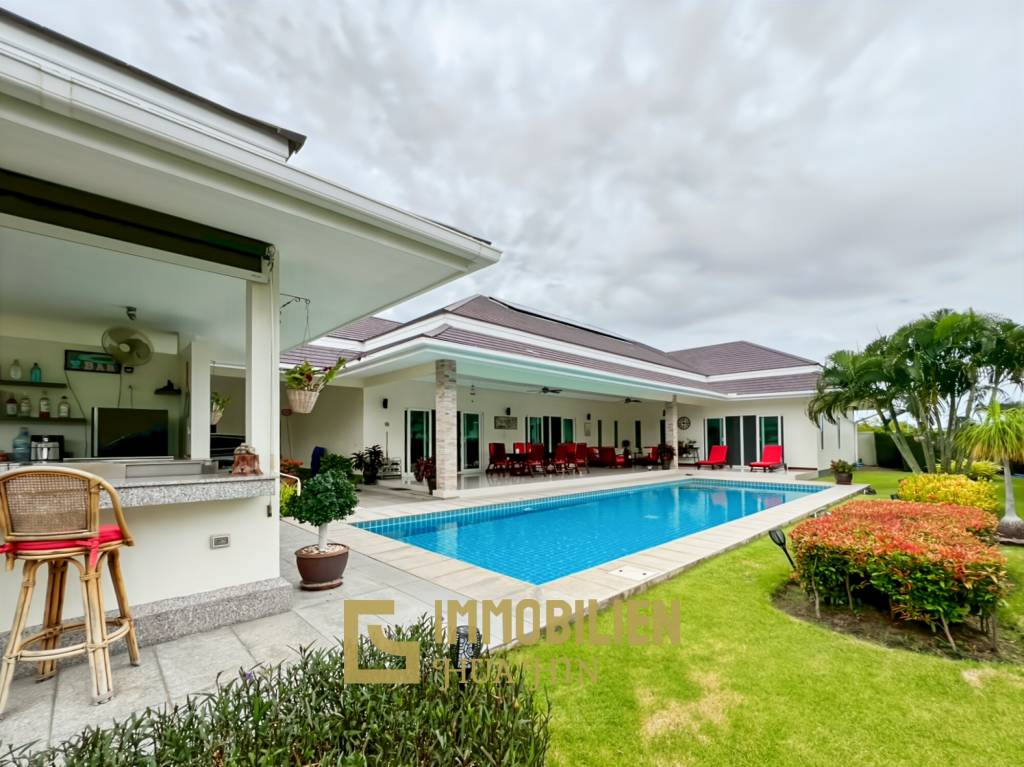 Terrain de 700 m² / cuisine extérieure / système solaire de 5 kW