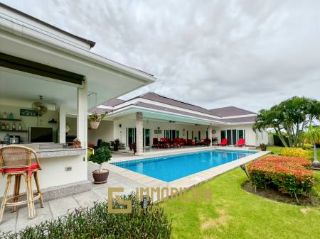 Terrain de 700 m² / cuisine extérieure / système solaire de 5 kW