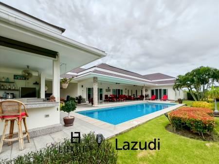 Terrain de 700 m² / cuisine extérieure / système solaire de 5 kW