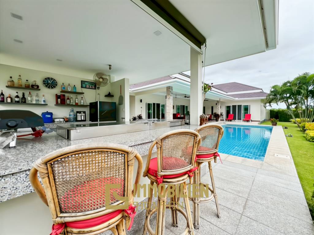 Terrain de 700 m² / cuisine extérieure / système solaire de 5 kW