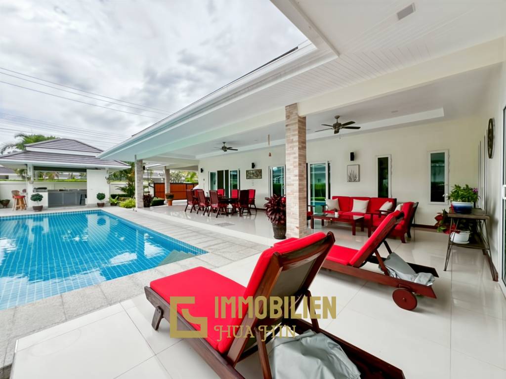 Terrain de 700 m² / cuisine extérieure / système solaire de 5 kW