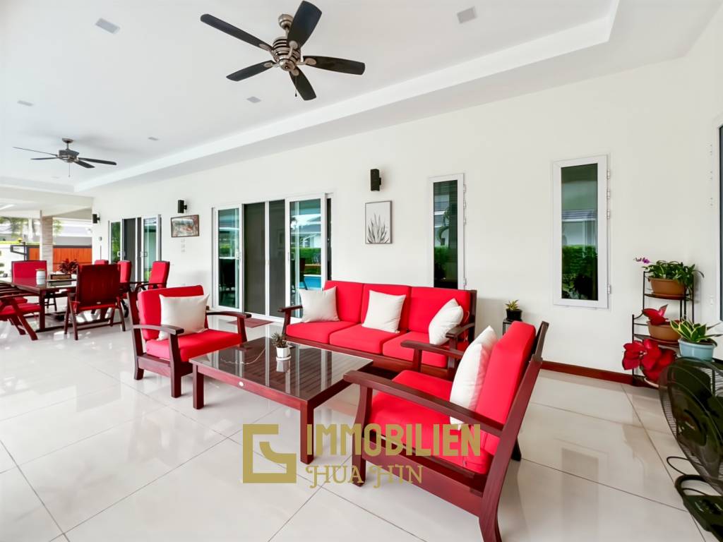 Terrain de 700 m² / cuisine extérieure / système solaire de 5 kW