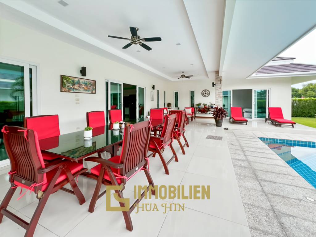 Terrain de 700 m² / cuisine extérieure / système solaire de 5 kW