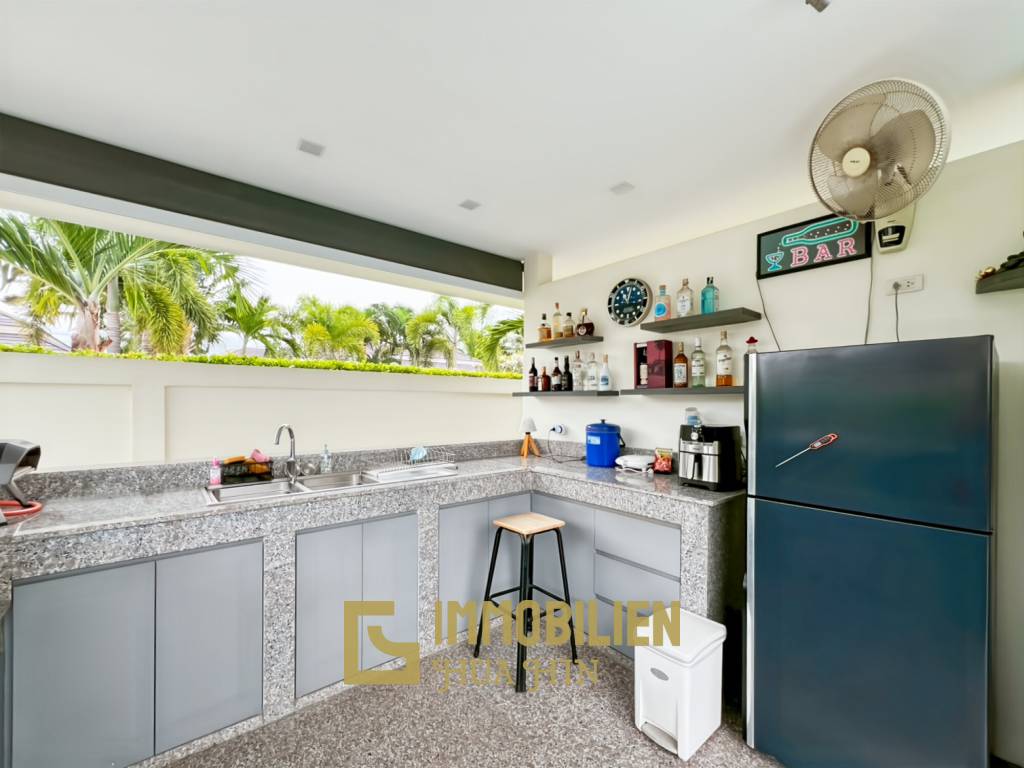 Terrain de 700 m² / cuisine extérieure / système solaire de 5 kW