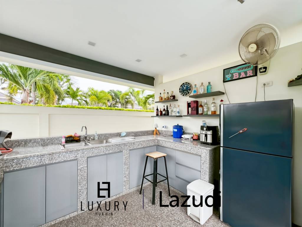 Terrain de 700 m² / cuisine extérieure / système solaire de 5 kW