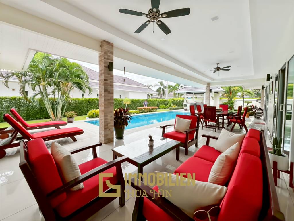 Terrain de 700 m² / cuisine extérieure / système solaire de 5 kW