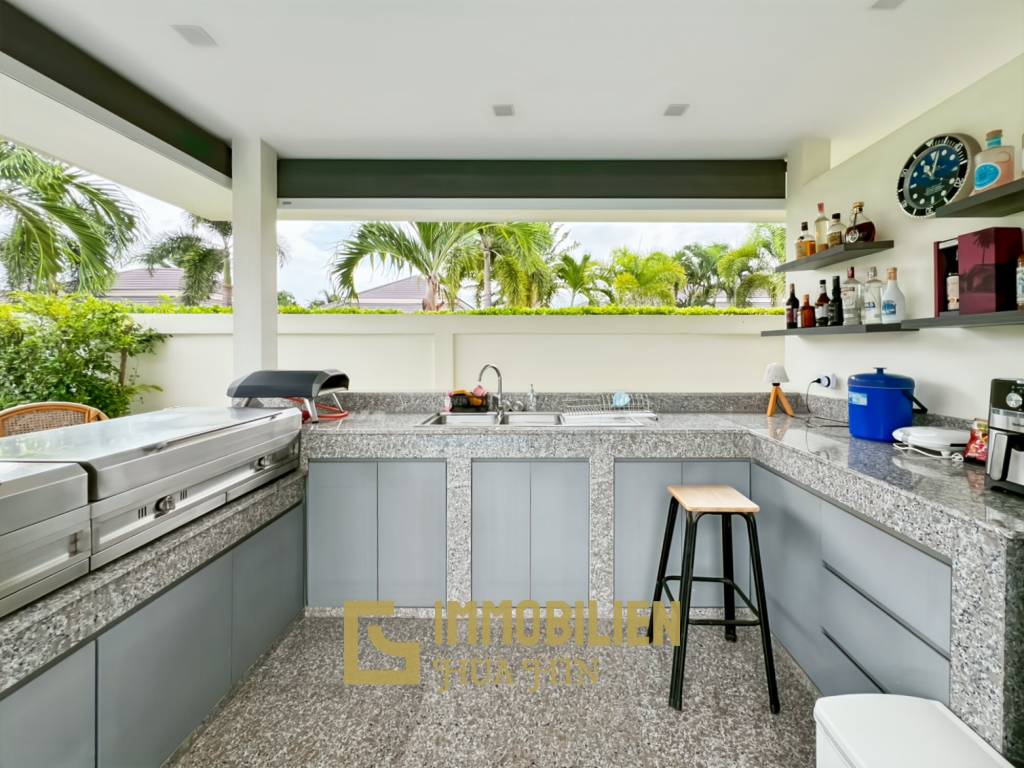 Terrain de 700 m² / cuisine extérieure / système solaire de 5 kW