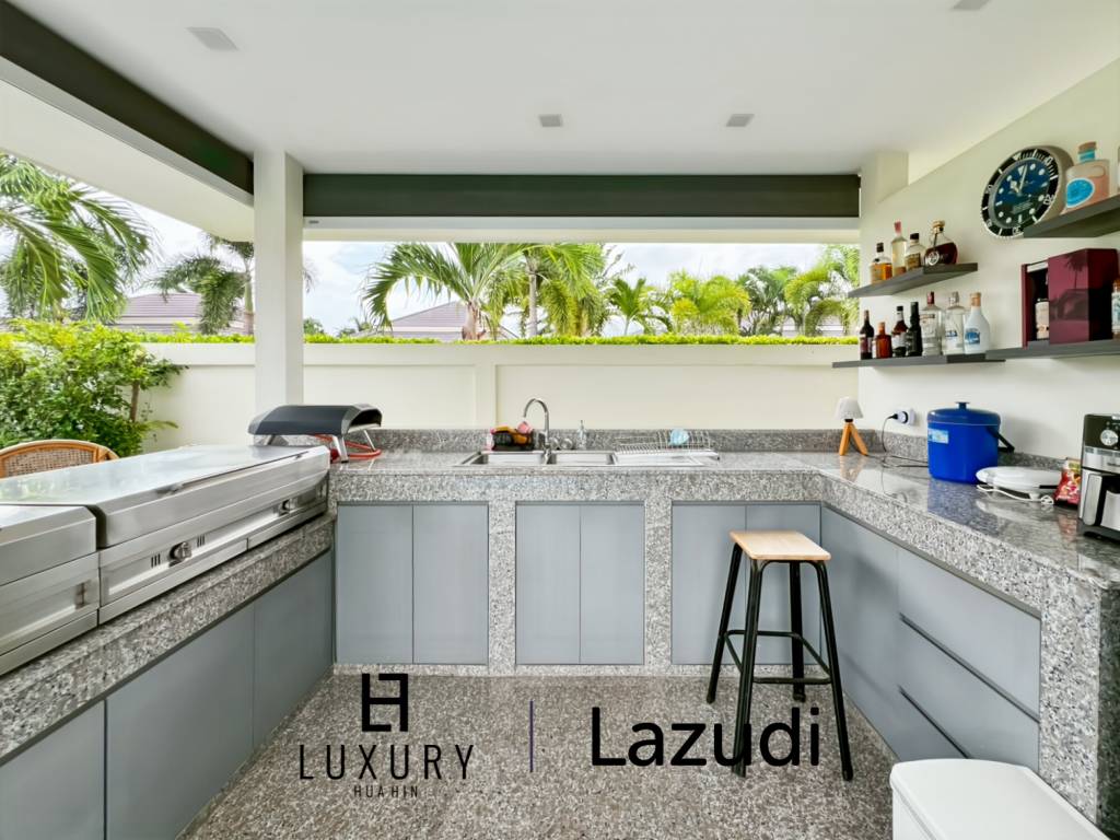 Terrain de 700 m² / cuisine extérieure / système solaire de 5 kW