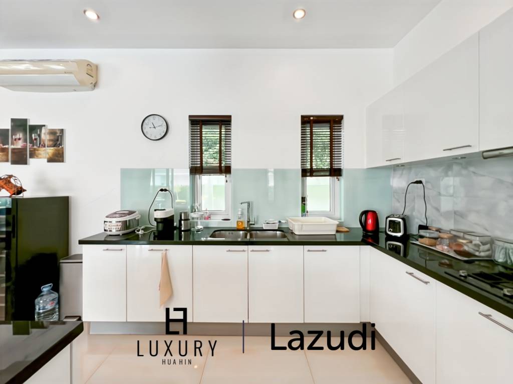 Terrain de 700 m² / cuisine extérieure / système solaire de 5 kW