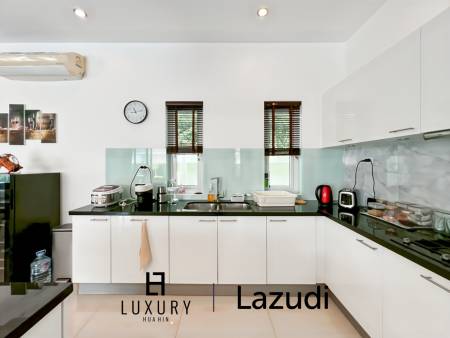 Terrain de 700 m² / cuisine extérieure / système solaire de 5 kW