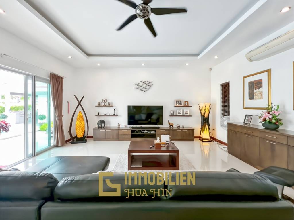 Terrain de 700 m² / cuisine extérieure / système solaire de 5 kW