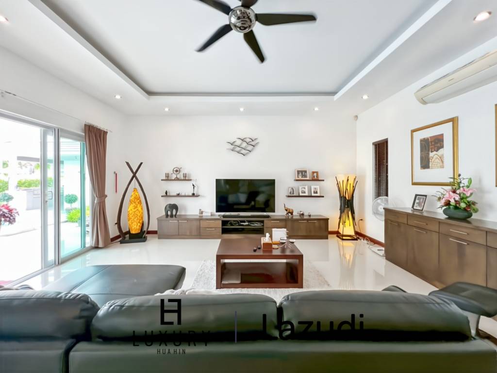 Terrain de 700 m² / cuisine extérieure / système solaire de 5 kW