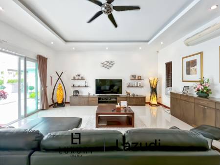 Terrain de 700 m² / cuisine extérieure / système solaire de 5 kW