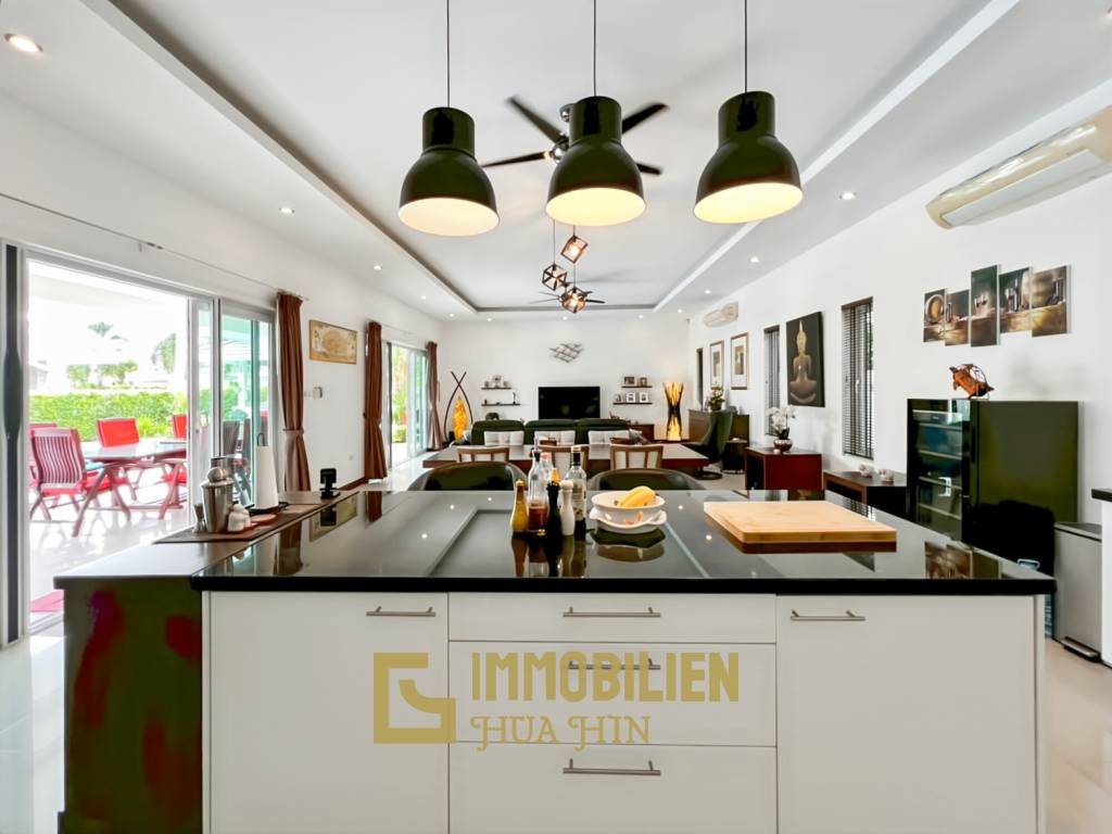 Terrain de 700 m² / cuisine extérieure / système solaire de 5 kW