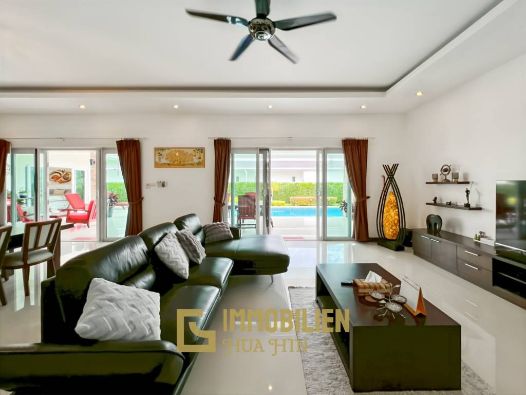 Terrain de 700 m² / cuisine extérieure / système solaire de 5 kW