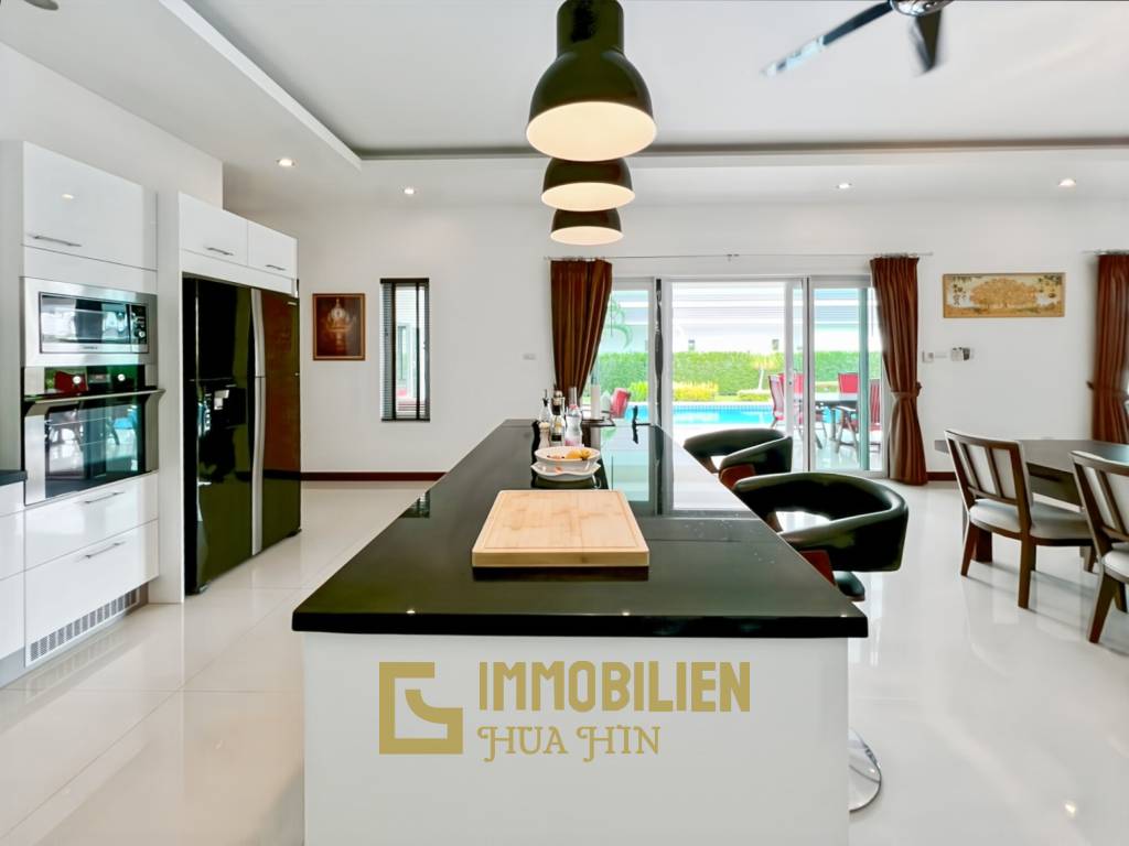 Terrain de 700 m² / cuisine extérieure / système solaire de 5 kW