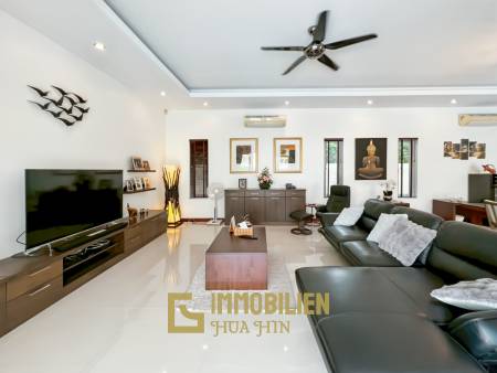 Terrain de 700 m² / cuisine extérieure / système solaire de 5 kW