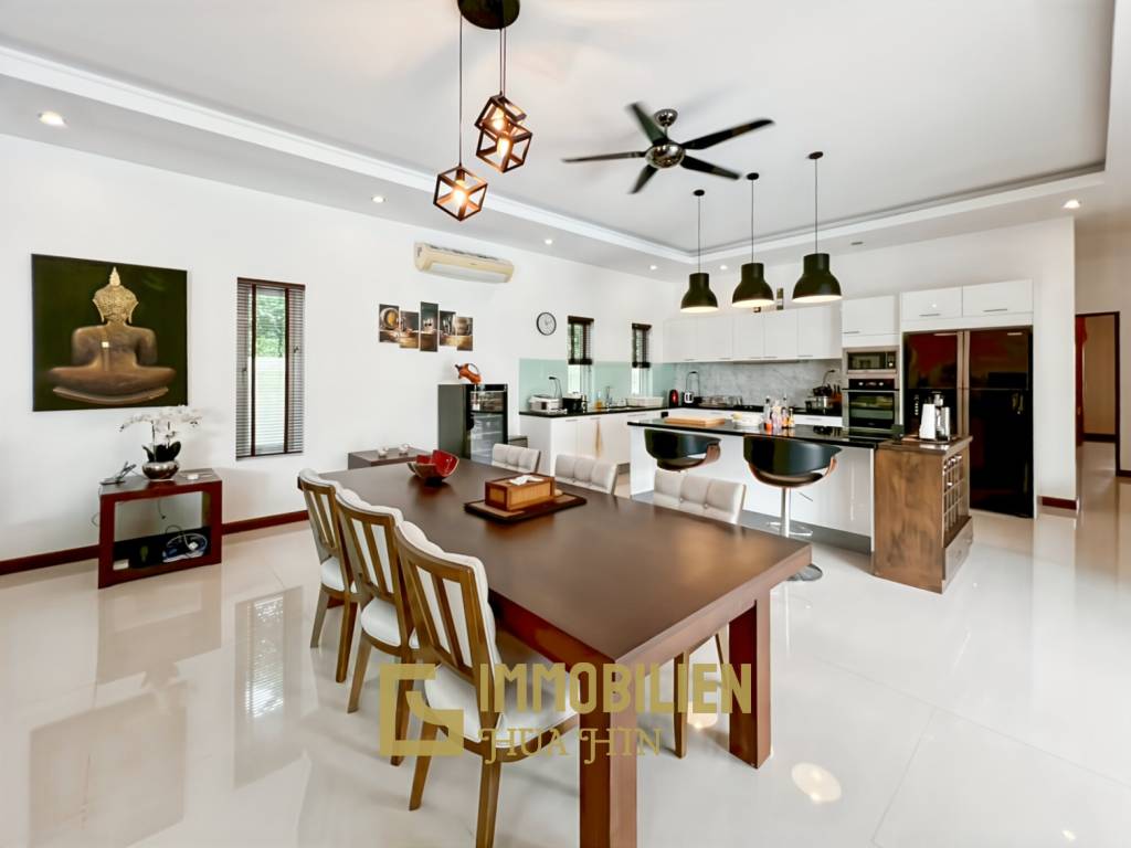 Terrain de 700 m² / cuisine extérieure / système solaire de 5 kW