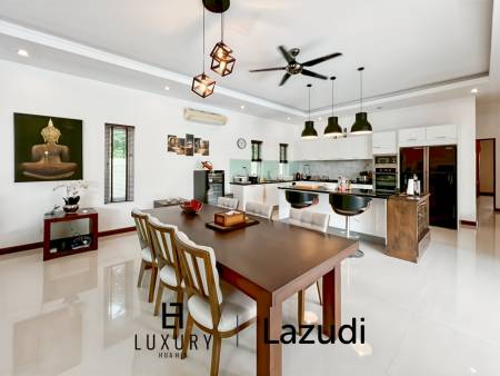 Terrain de 700 m² / cuisine extérieure / système solaire de 5 kW