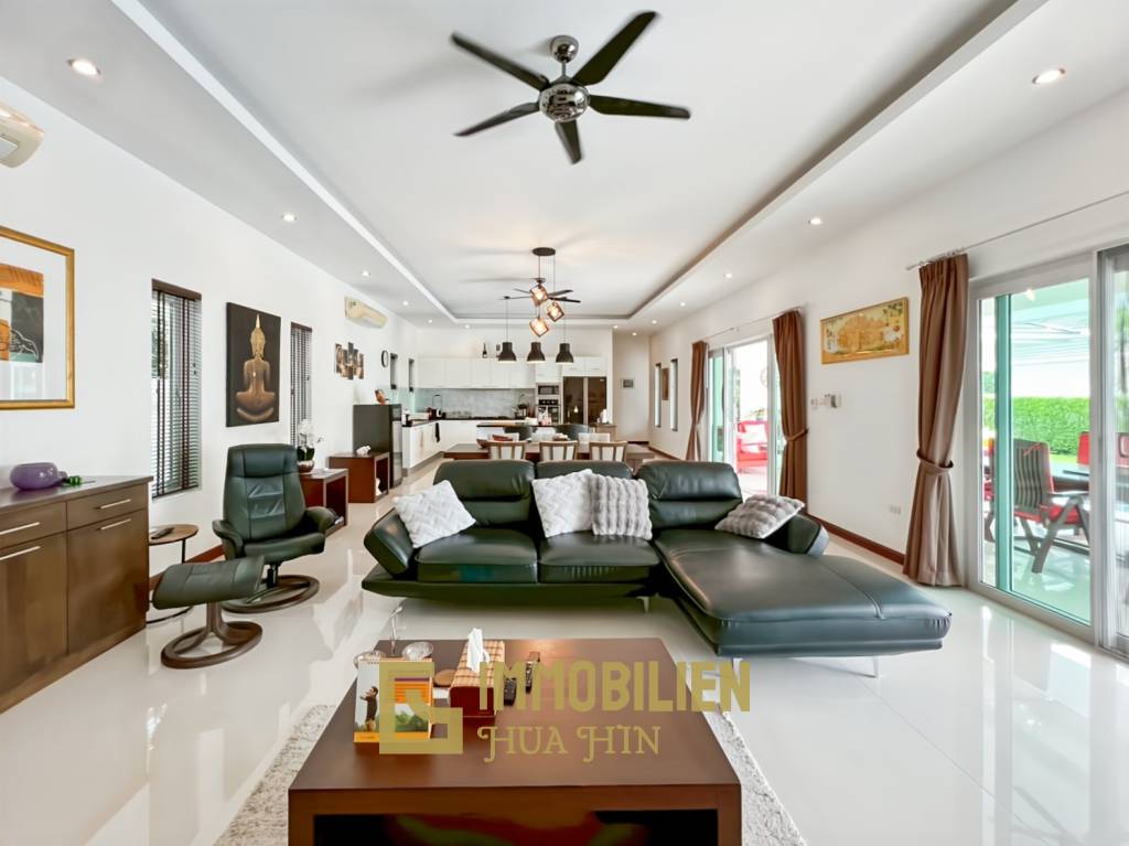 Terrain de 700 m² / cuisine extérieure / système solaire de 5 kW