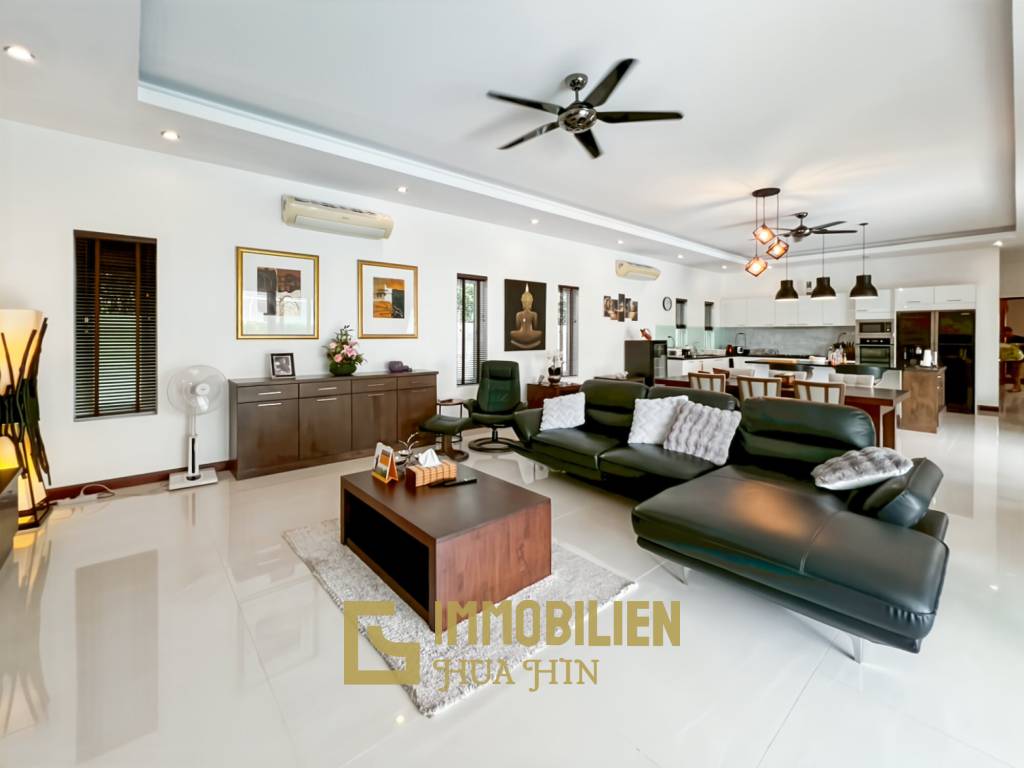 Terrain de 700 m² / cuisine extérieure / système solaire de 5 kW